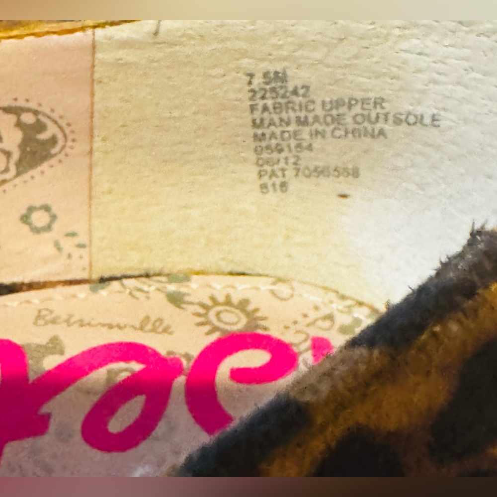 Betsey Johnson. - Betseyville Leopard pump with purple lining NWT / Box - Picture 6 of 7